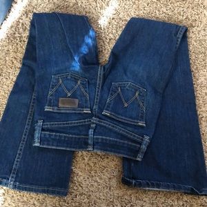 NWOT wrangler girls jeans.